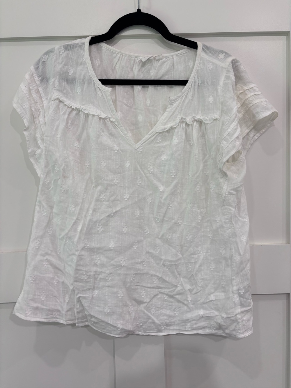 Gap Women’s White V-Neck Embroidered Short Sleeve Top